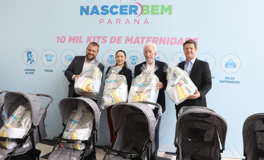 Com carrinhos e acessórios, Estado inicia distribuição inédita de 10 mil kits para mães e bebês