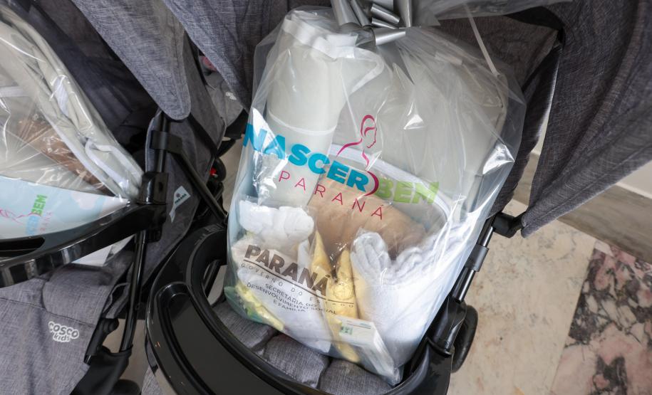 Com carrinhos e acessórios, Estado inicia distribuição inédita de 10 mil kits para mães e bebês
