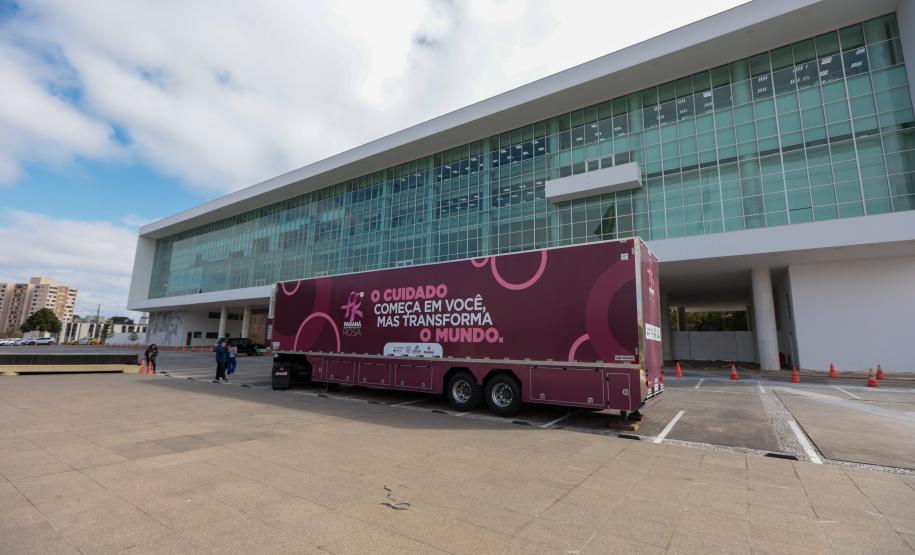 Paraná lança a mais completa unidade móvel de saúde da mulher do Brasil
