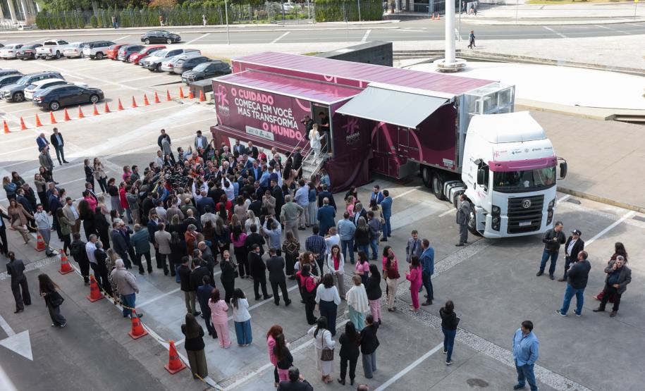 Paraná lança a mais completa unidade móvel de saúde da mulher do Brasil