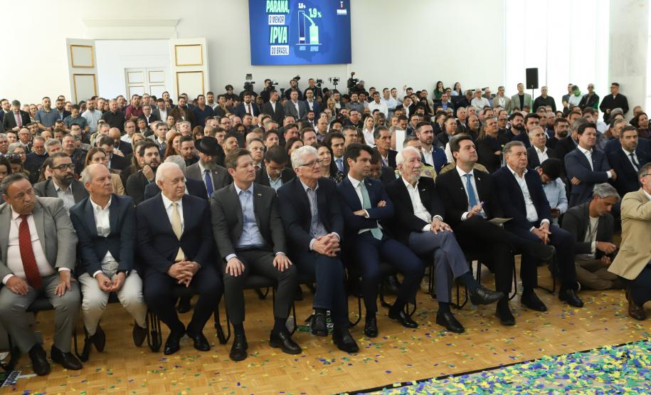 Ratinho Junior sanciona lei que reduz IPVA no Paraná e garante menor alíquota do Brasil