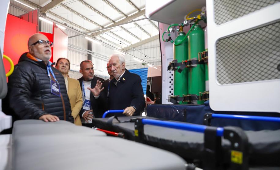 ADAPTAÇÕES – A Raytec, que possui diversas certificações de qualidade internacionais, atende tanto ao setor público quanto ao mercado privado. Os veículos podem ser, por exemplo, adaptados para uso como ambulâncias, transporte de cães, transporte de presos, consultórios móveis – odontológicos, oftalmológicos, ginecológicos –, serviços móveis (pet shop, salão de beleza, food truck), transporte urbano, entre outros. A empresa também trabalha com a customização de viaturas das forças de segurança.  “Temos hoje