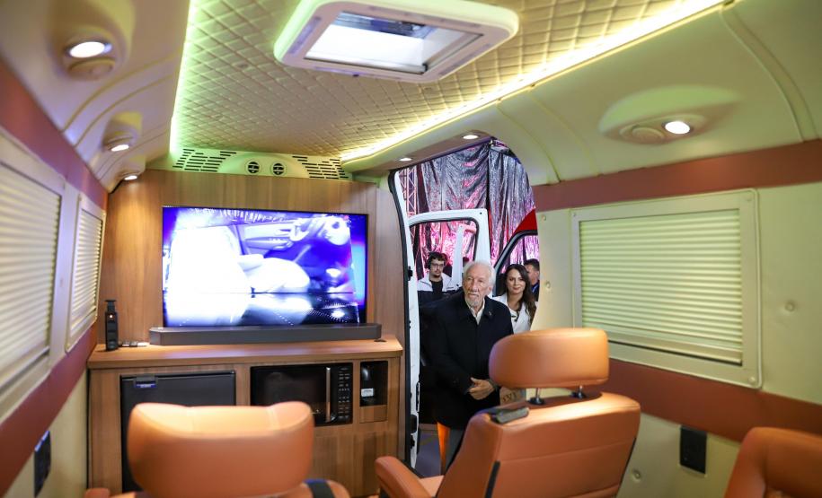 ADAPTAÇÕES – A Raytec, que possui diversas certificações de qualidade internacionais, atende tanto ao setor público quanto ao mercado privado. Os veículos podem ser, por exemplo, adaptados para uso como ambulâncias, transporte de cães, transporte de presos, consultórios móveis – odontológicos, oftalmológicos, ginecológicos –, serviços móveis (pet shop, salão de beleza, food truck), transporte urbano, entre outros. A empresa também trabalha com a customização de viaturas das forças de segurança.  “Temos hoje