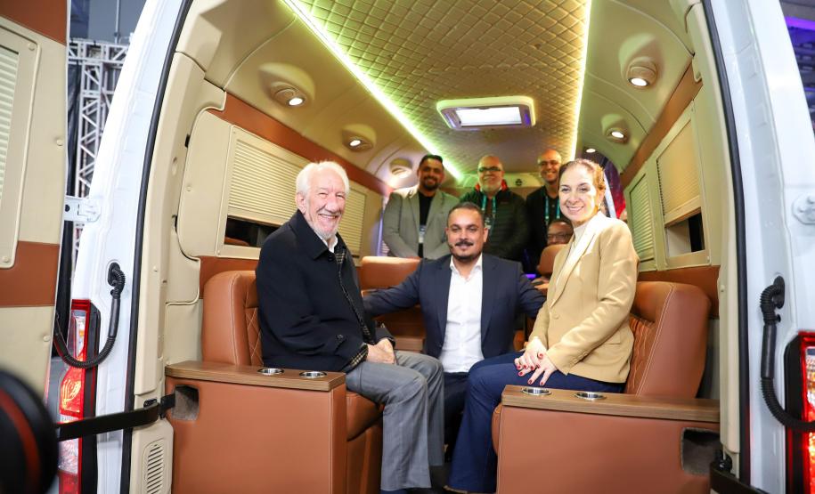 ADAPTAÇÕES – A Raytec, que possui diversas certificações de qualidade internacionais, atende tanto ao setor público quanto ao mercado privado. Os veículos podem ser, por exemplo, adaptados para uso como ambulâncias, transporte de cães, transporte de presos, consultórios móveis – odontológicos, oftalmológicos, ginecológicos –, serviços móveis (pet shop, salão de beleza, food truck), transporte urbano, entre outros. A empresa também trabalha com a customização de viaturas das forças de segurança.  “Temos hoje