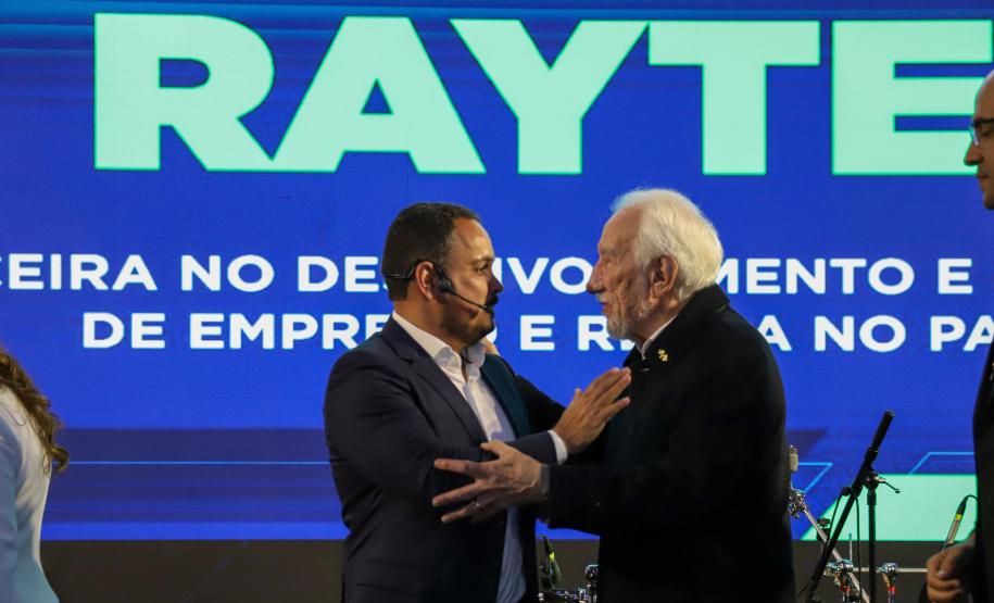 ADAPTAÇÕES – A Raytec, que possui diversas certificações de qualidade internacionais, atende tanto ao setor público quanto ao mercado privado. Os veículos podem ser, por exemplo, adaptados para uso como ambulâncias, transporte de cães, transporte de presos, consultórios móveis – odontológicos, oftalmológicos, ginecológicos –, serviços móveis (pet shop, salão de beleza, food truck), transporte urbano, entre outros. A empresa também trabalha com a customização de viaturas das forças de segurança.  “Temos hoje