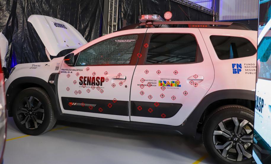 ADAPTAÇÕES – A Raytec, que possui diversas certificações de qualidade internacionais, atende tanto ao setor público quanto ao mercado privado. Os veículos podem ser, por exemplo, adaptados para uso como ambulâncias, transporte de cães, transporte de presos, consultórios móveis – odontológicos, oftalmológicos, ginecológicos –, serviços móveis (pet shop, salão de beleza, food truck), transporte urbano, entre outros. A empresa também trabalha com a customização de viaturas das forças de segurança.  “Temos hoje