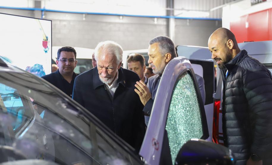 ADAPTAÇÕES – A Raytec, que possui diversas certificações de qualidade internacionais, atende tanto ao setor público quanto ao mercado privado. Os veículos podem ser, por exemplo, adaptados para uso como ambulâncias, transporte de cães, transporte de presos, consultórios móveis – odontológicos, oftalmológicos, ginecológicos –, serviços móveis (pet shop, salão de beleza, food truck), transporte urbano, entre outros. A empresa também trabalha com a customização de viaturas das forças de segurança.  “Temos hoje