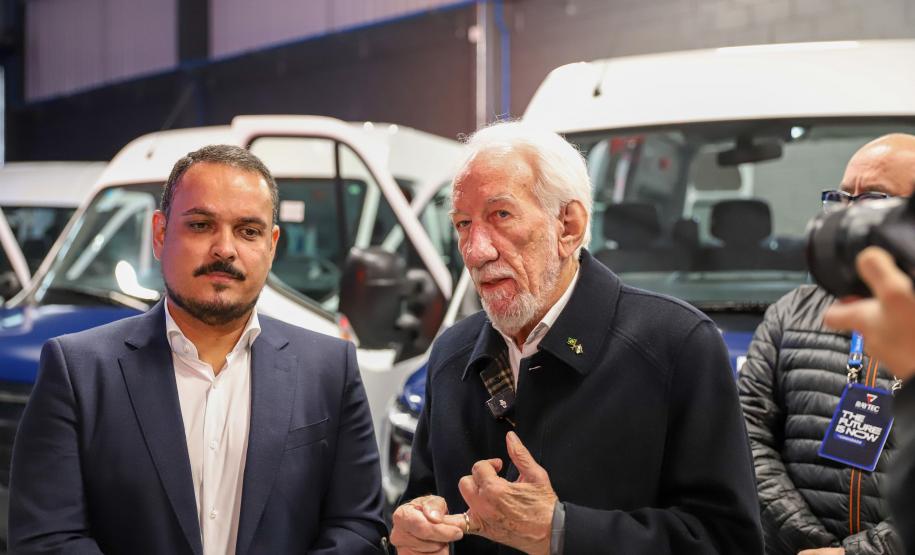 ADAPTAÇÕES – A Raytec, que possui diversas certificações de qualidade internacionais, atende tanto ao setor público quanto ao mercado privado. Os veículos podem ser, por exemplo, adaptados para uso como ambulâncias, transporte de cães, transporte de presos, consultórios móveis – odontológicos, oftalmológicos, ginecológicos –, serviços móveis (pet shop, salão de beleza, food truck), transporte urbano, entre outros. A empresa também trabalha com a customização de viaturas das forças de segurança.  “Temos hoje