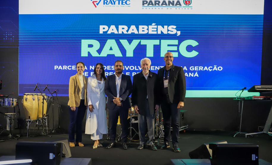 ADAPTAÇÕES – A Raytec, que possui diversas certificações de qualidade internacionais, atende tanto ao setor público quanto ao mercado privado. Os veículos podem ser, por exemplo, adaptados para uso como ambulâncias, transporte de cães, transporte de presos, consultórios móveis – odontológicos, oftalmológicos, ginecológicos –, serviços móveis (pet shop, salão de beleza, food truck), transporte urbano, entre outros. A empresa também trabalha com a customização de viaturas das forças de segurança.  “Temos hoje