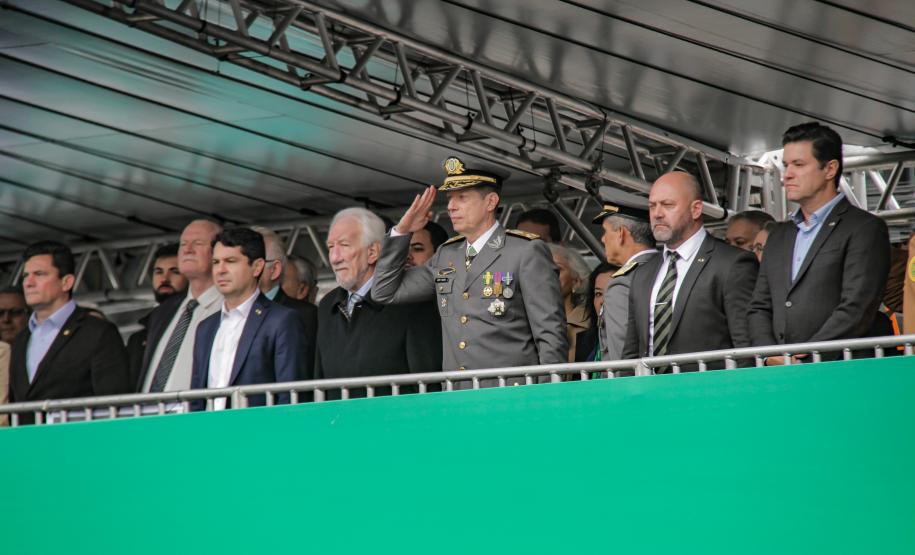 203 anos da Independência: 6,5 mil pessoas desfilam no 7 de Setembro em Curitiba