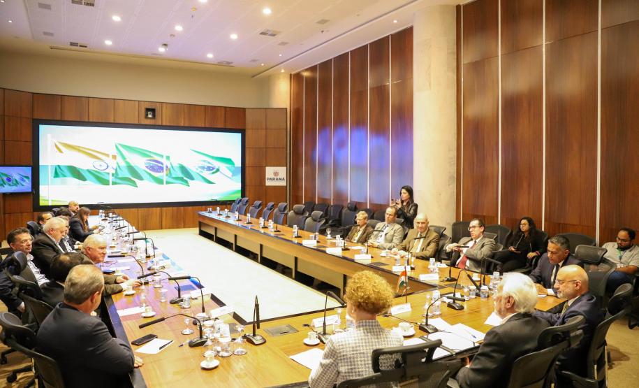 Paraná debate parcerias em inovação e tecnologia com novo embaixador da Índia