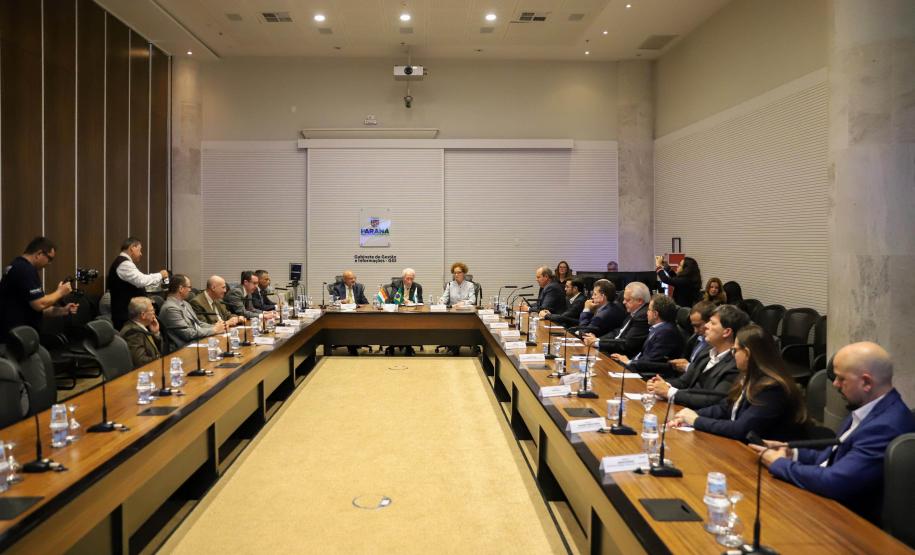 Paraná debate parcerias em inovação e tecnologia com novo embaixador da Índia