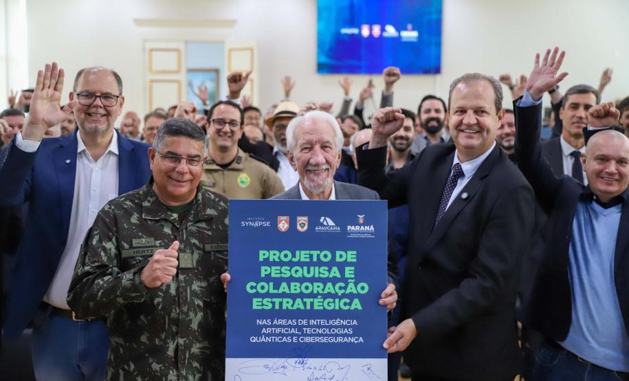 Paraná firma parceria com Exército para incentivar pesquisas em IA e cibersegurança