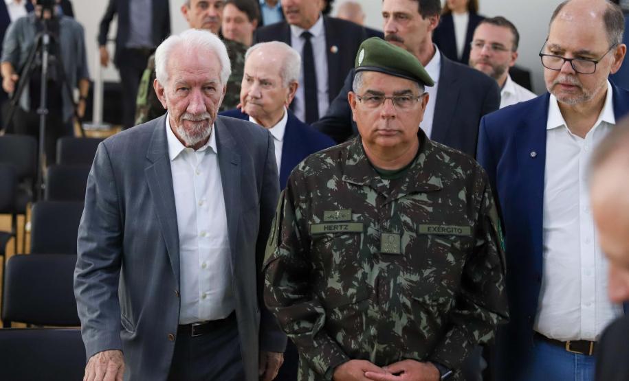 Paraná firma parceria com Exército para incentivar pesquisas em IA e cibersegurança