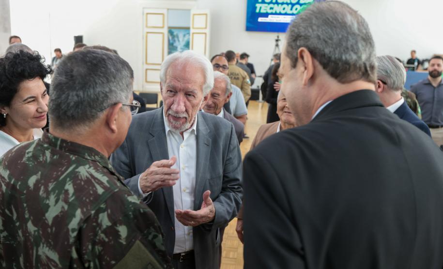 Paraná firma parceria com Exército para incentivar pesquisas em IA e cibersegurança