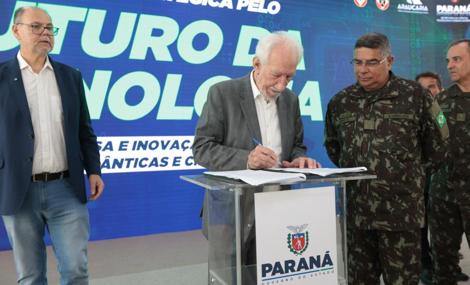 Paraná firma parceria com Exército para incentivar pesquisas em IA e cibersegurança