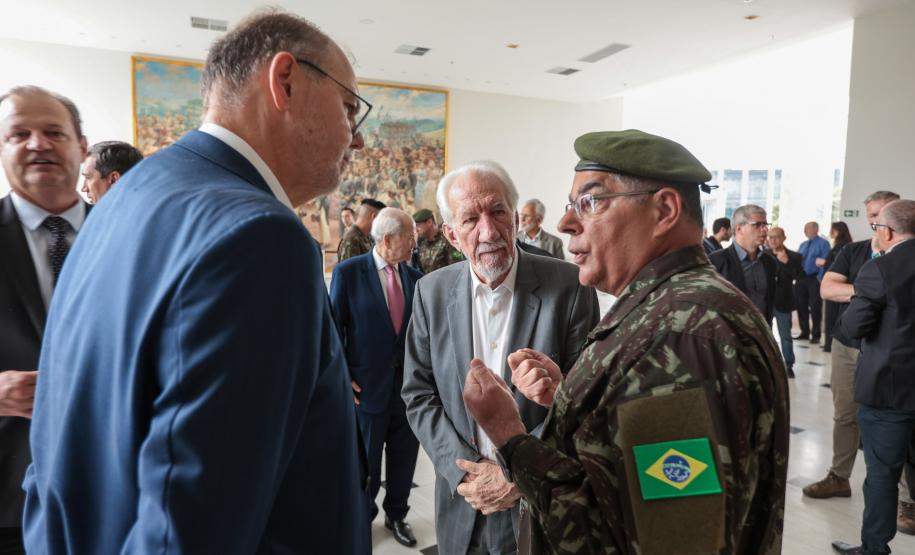 Paraná firma parceria com Exército para incentivar pesquisas em IA e cibersegurança