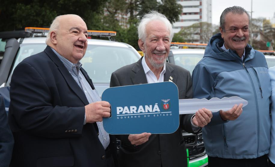 Paraná reforça fiscalização ambiental com 50 caminhonetes e novo helicóptero