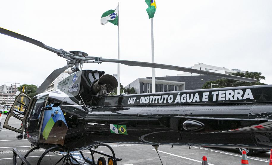 Paraná reforça fiscalização ambiental com 50 caminhonetes e novo helicóptero
