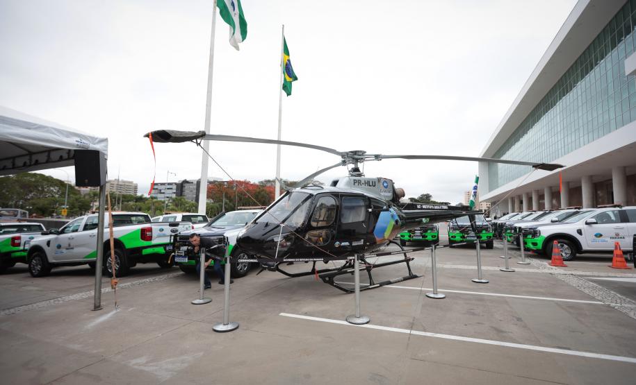 Paraná reforça fiscalização ambiental com 50 caminhonetes e novo helicóptero
