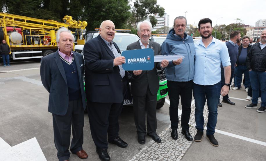 Paraná reforça fiscalização ambiental com 50 caminhonetes e novo helicóptero