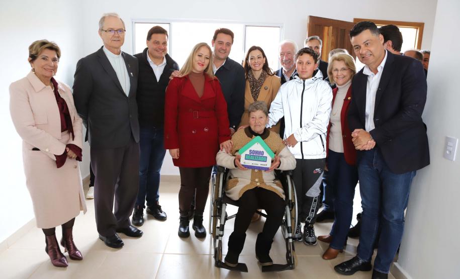 Governador entrega Condomínio do Idoso com 40 unidades e piscina térmica em Ponta Grossa