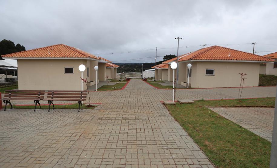 Governador entrega Condomínio do Idoso com 40 unidades e piscina térmica em Ponta Grossa