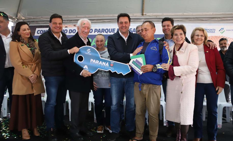 Governador entrega Condomínio do Idoso com 40 unidades e piscina térmica em Ponta Grossa