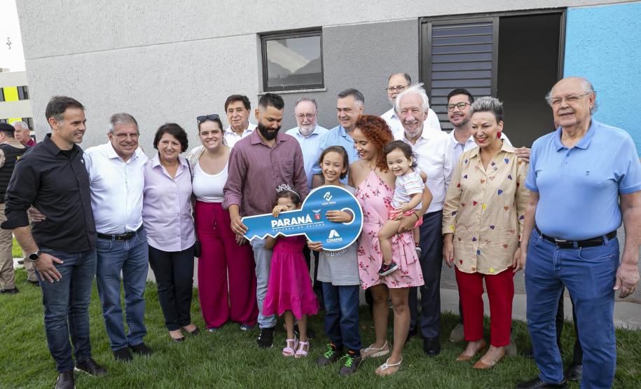 Com apoio do Estado, 512 famílias de Londrina passam a viver em casa própria