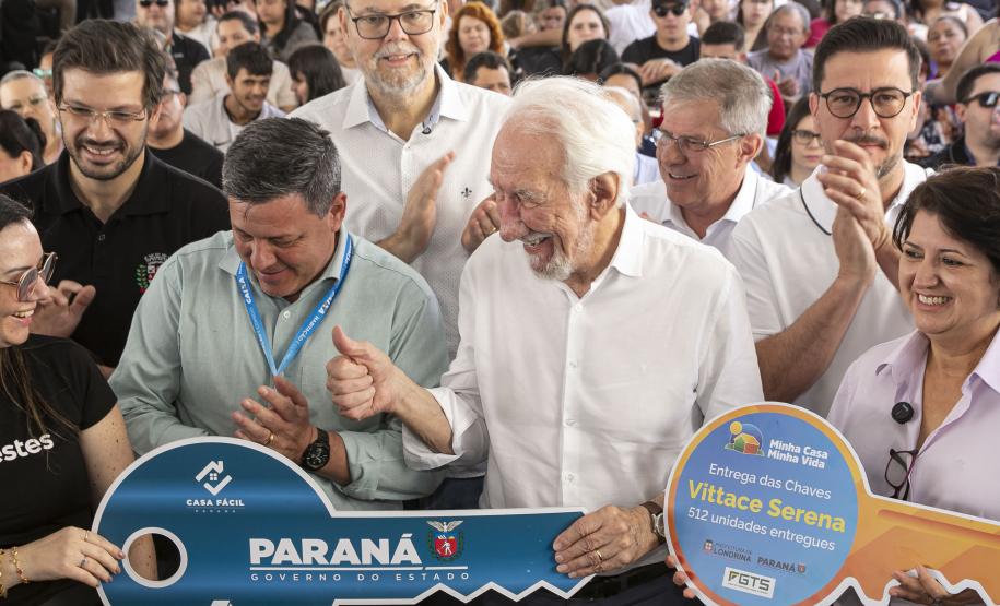 Com apoio do Estado, 512 famílias de Londrina passam a viver em casa própria