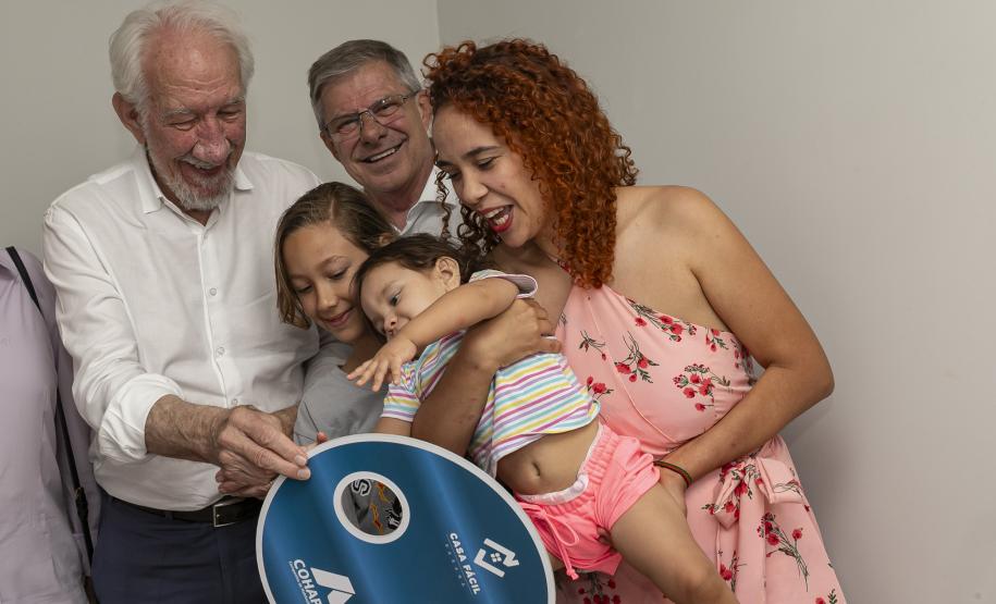 Com apoio do Estado, 512 famílias de Londrina passam a viver em casa própria