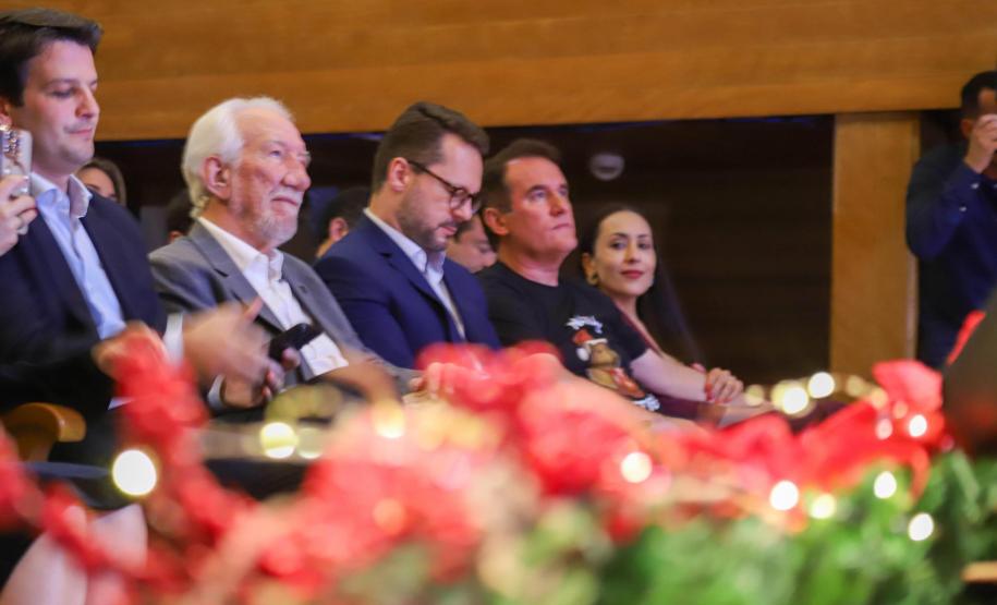 150 espetáculos e apoio inédito do Estado: Curitiba terá a maior programação natalina do Brasil