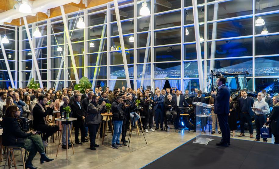 Ratinho Junior participa de evento em comemoração aos 50 anos da New Holland no Paraná
