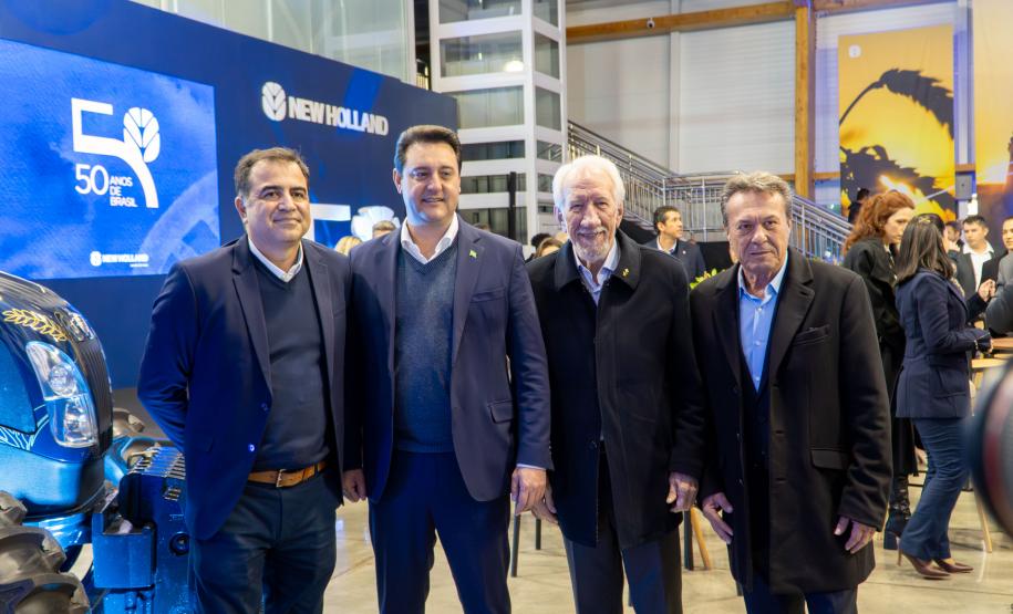 Ratinho Junior participa de evento em comemoração aos 50 anos da New Holland no Paraná