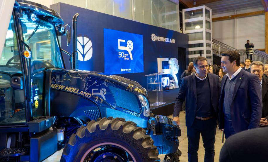 Ratinho Junior participa de evento em comemoração aos 50 anos da New Holland no Paraná