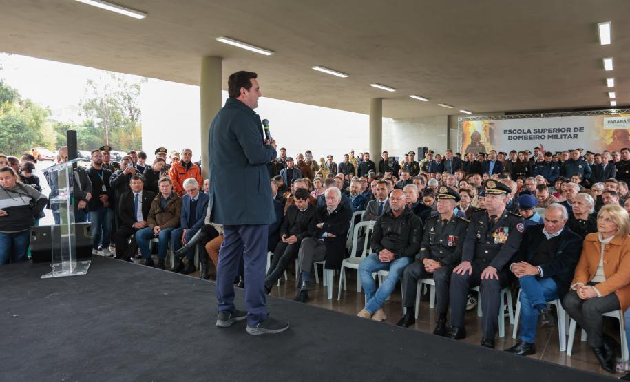 Governador inaugura Escola Superior de Bombeiro Militar e entrega 64 viaturas à corporação