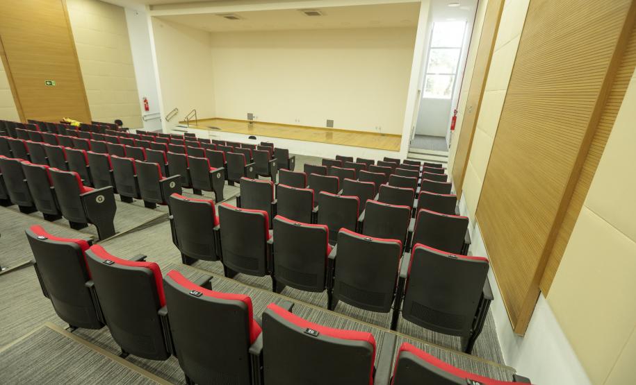 Governador inaugura Escola Superior de Bombeiro Militar e entrega 64 viaturas à corporação