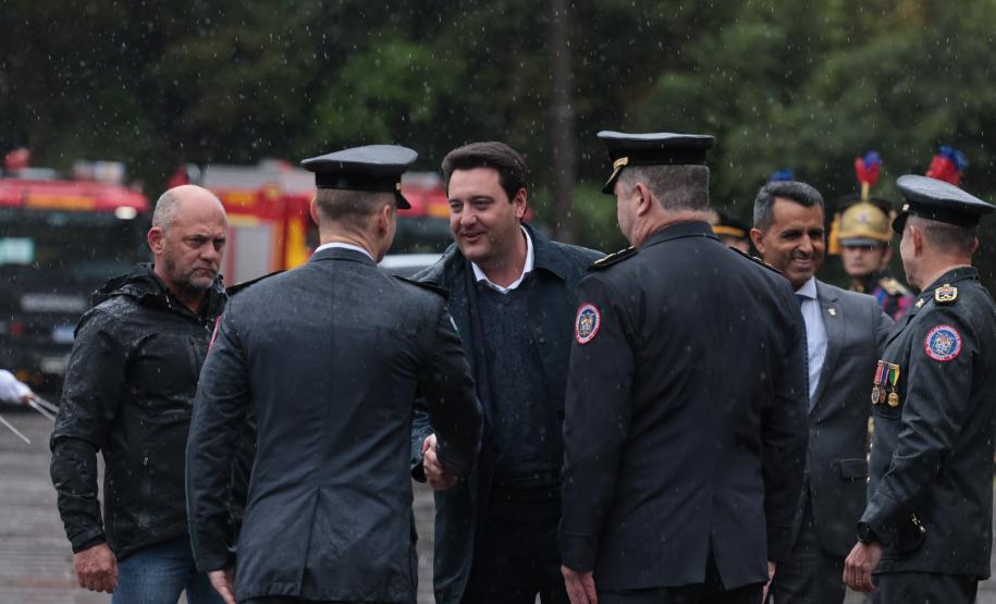 Governador inaugura Escola Superior de Bombeiro Militar e entrega 64 viaturas à corporação