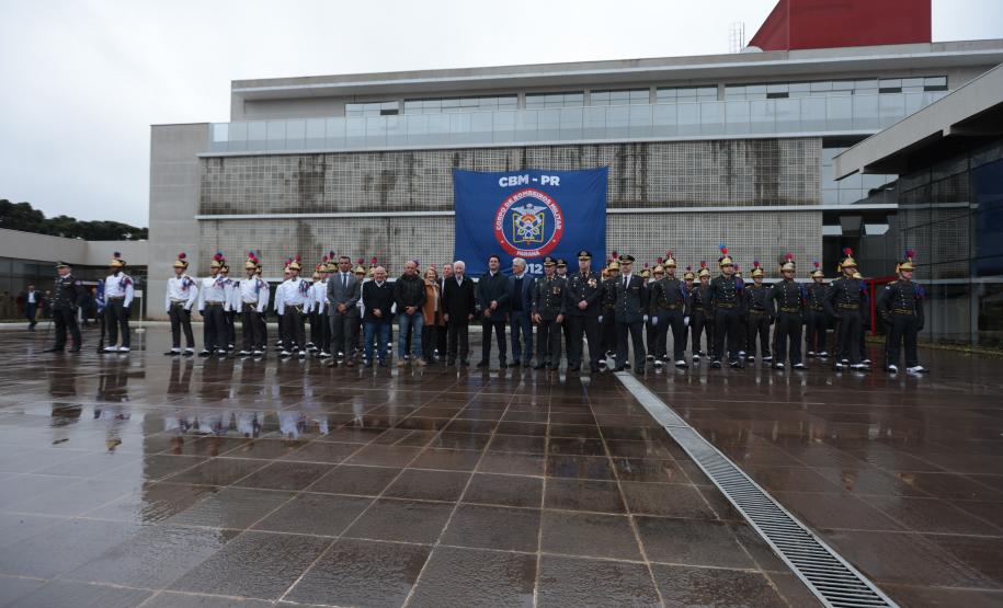 Governador inaugura Escola Superior de Bombeiro Militar e entrega 64 viaturas à corporação
