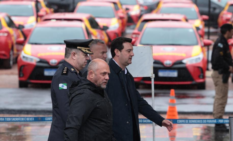 Governador inaugura Escola Superior de Bombeiro Militar e entrega 64 viaturas à corporação