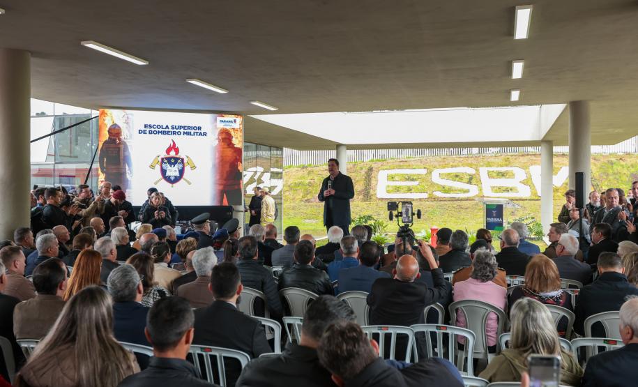 Governador inaugura Escola Superior de Bombeiro Militar e entrega 64 viaturas à corporação