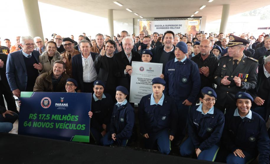 Governador inaugura Escola Superior de Bombeiro Militar e entrega 64 viaturas à corporação