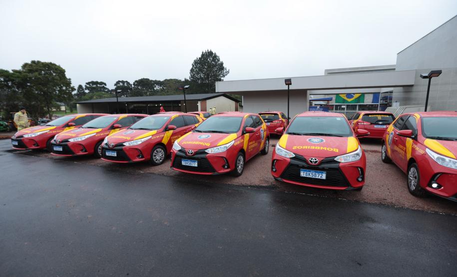 Governador inaugura Escola Superior de Bombeiro Militar e entrega 64 viaturas à corporação