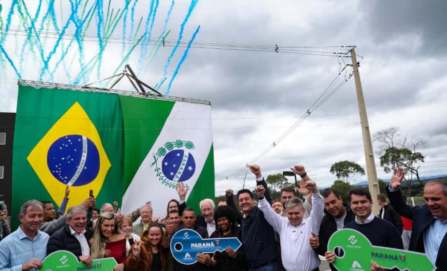 Governador inaugura condomínio clube com 864 apartamentos em Almirante Tamandaré