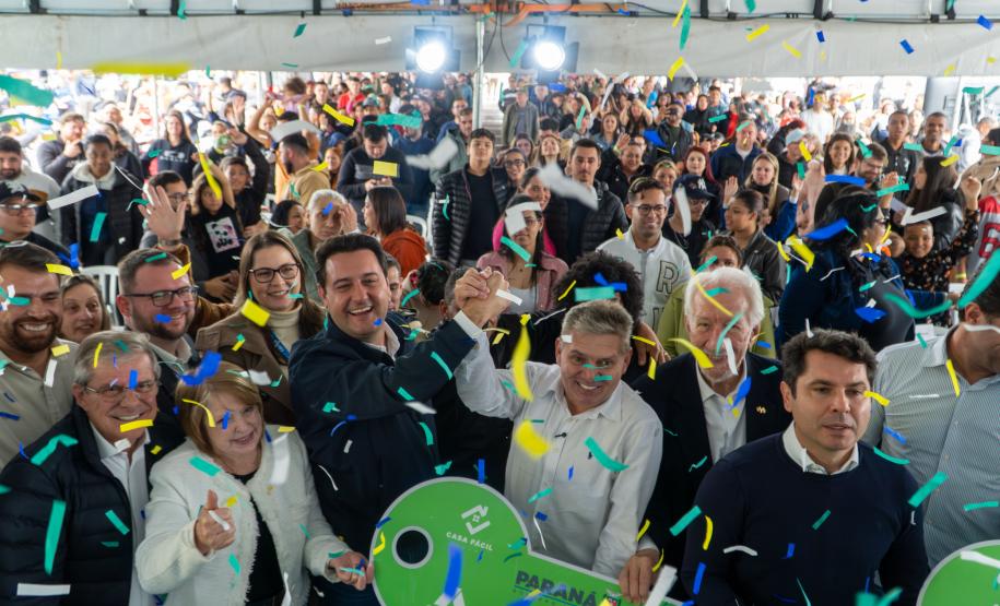 Governador inaugura condomínio clube com 864 apartamentos em Almirante Tamandaré