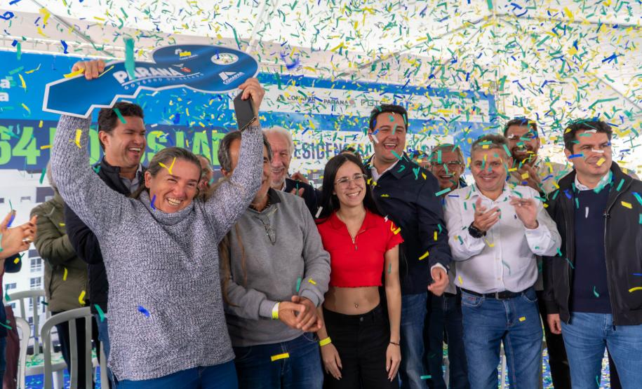 Governador inaugura condomínio clube com 864 apartamentos em Almirante Tamandaré
