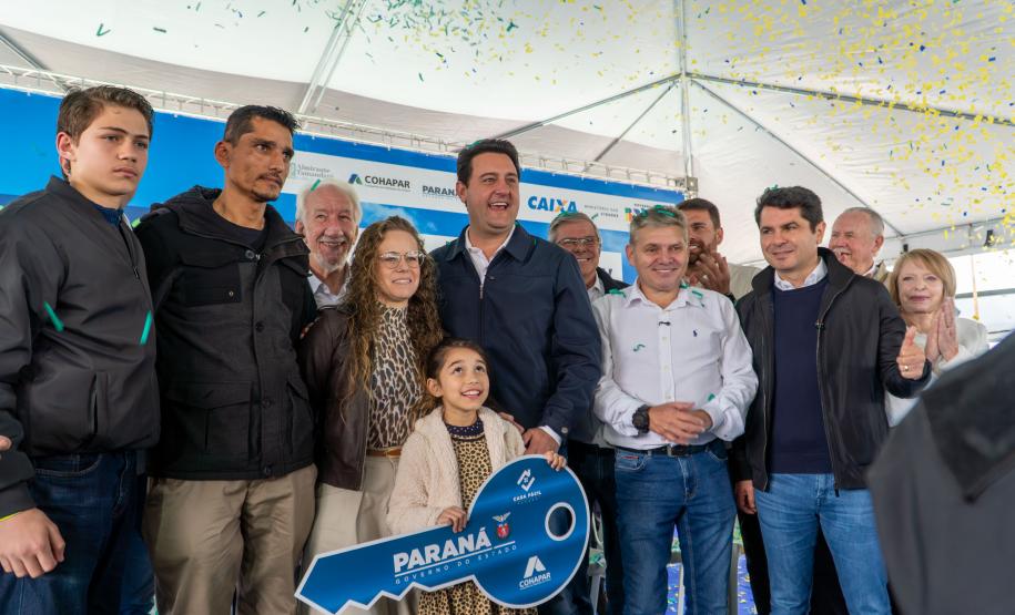 Governador inaugura condomínio clube com 864 apartamentos em Almirante Tamandaré