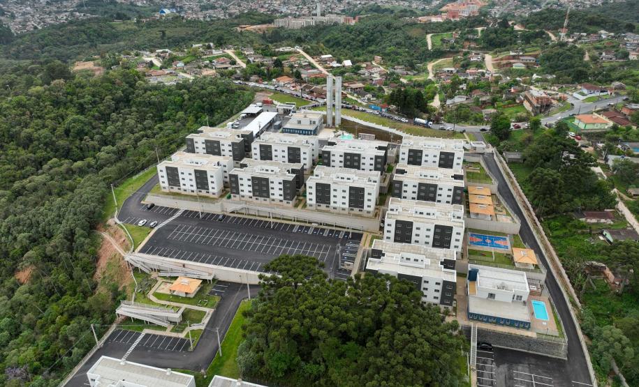 Governador inaugura condomínio clube com 864 apartamentos em Almirante Tamandaré