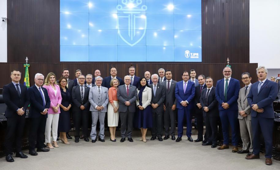 Piana participa de cerimônia que moderniza tramitação de processos no TJPR