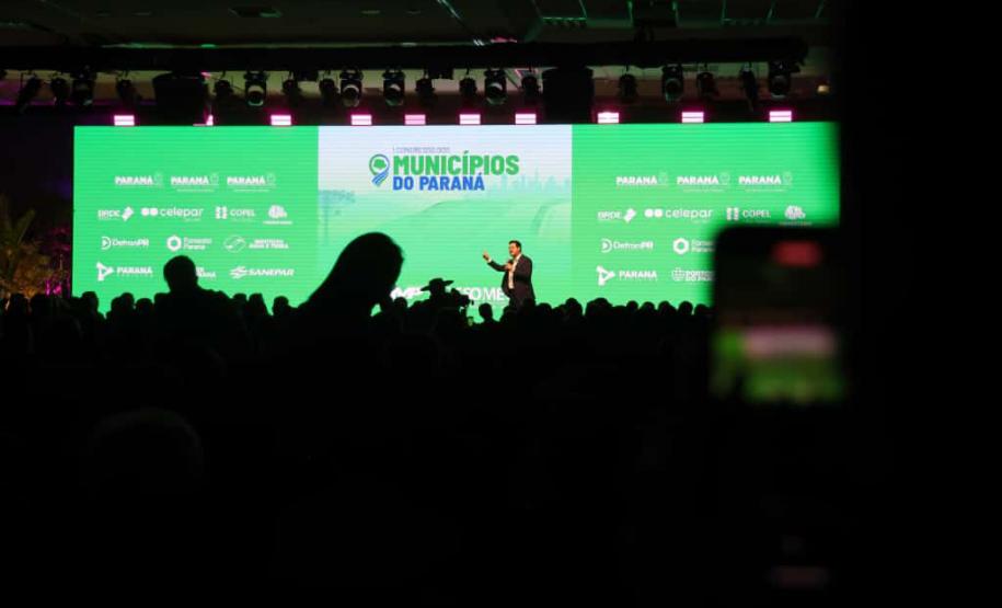 Ratinho Junior anuncia R$ 2 bilhões em recape asfáltico para cidades com até 100 mil habitantes